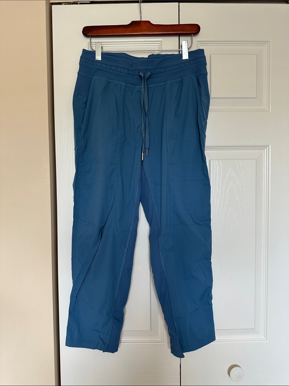 Lululemon Dance Studio Pants size 8 - cropped